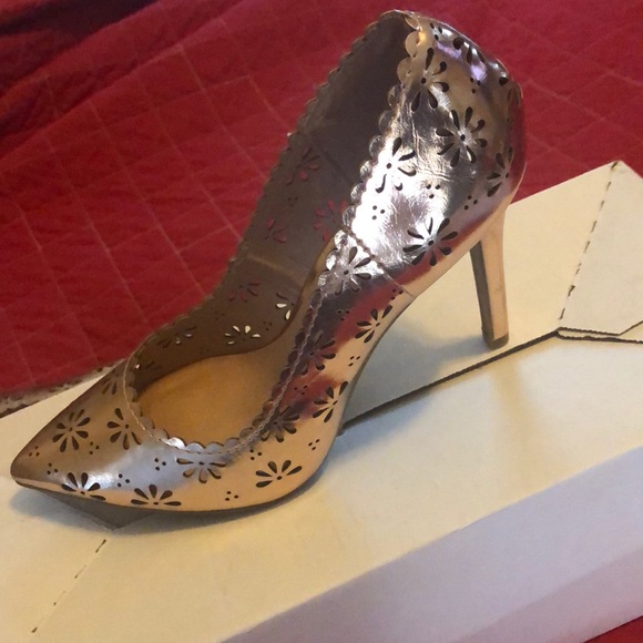 Lauren Conrad-floral cut out rose heels size 8 - Picture 2 of 2